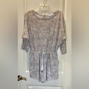 Anthropologie Gilli Gray Drawstring Soft Knit Romper
Size M